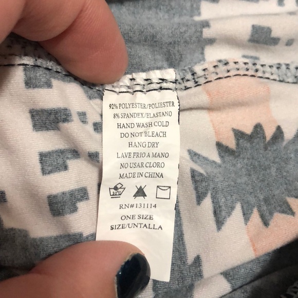 Patterned Capri Leggings - Picture 2 of 2